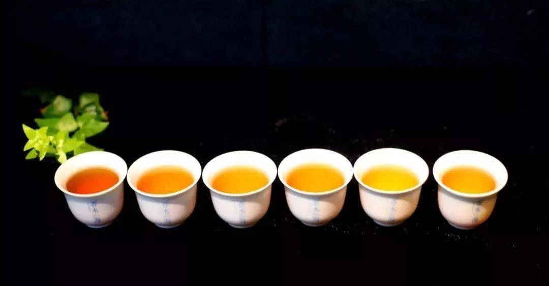 因为很多人饮茶后会兴奋,如果睡前饮茶入睡会非常困难,造成失眠.