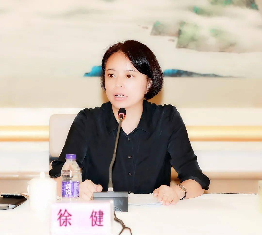 召开安全隐患大排查大整治工作部署会,会议由街道办事处主任徐健主持
