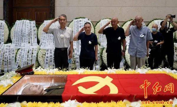 军事博物馆原副馆长吴皖湘同志遗体告别仪式在八宝山举行组图