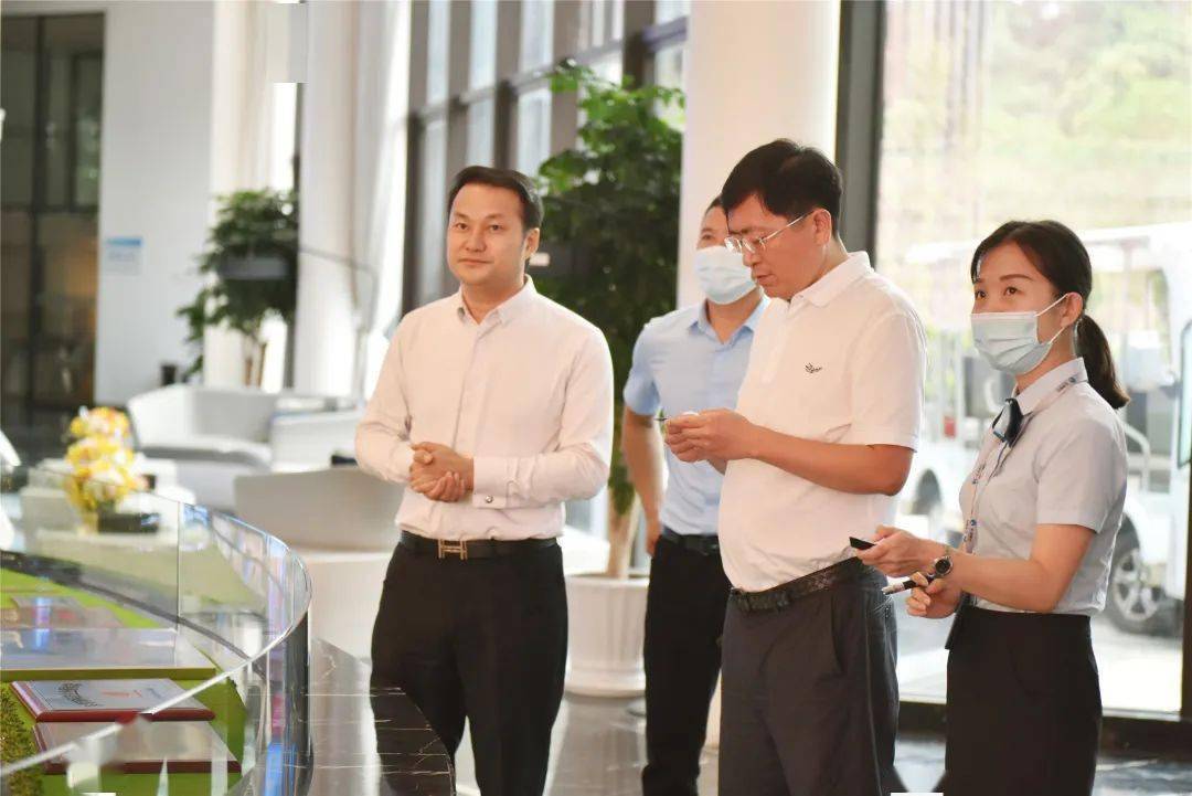 凌海市市委书记陈林松一行参观考察松湖智谷