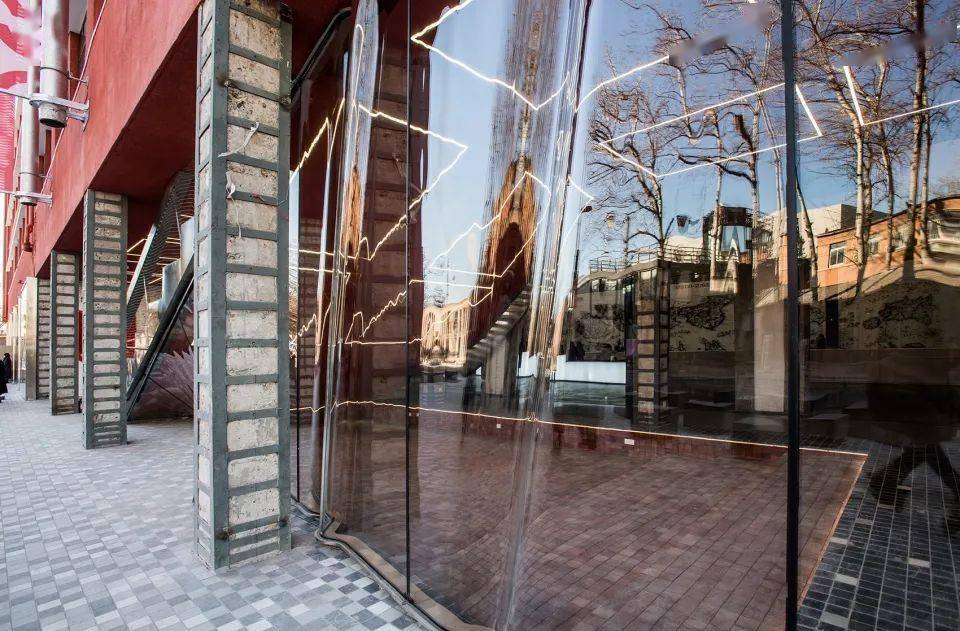 曲面玻璃是如何实现的