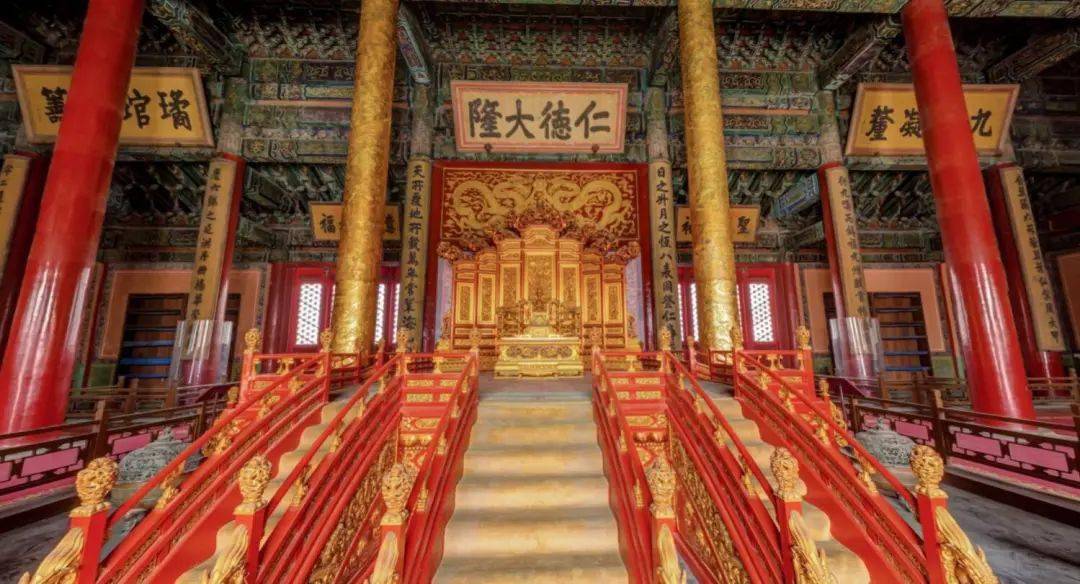 皇极殿外景(图源故宫博物院官网)皇极殿位于宁寿宫区中轴线前部,始建