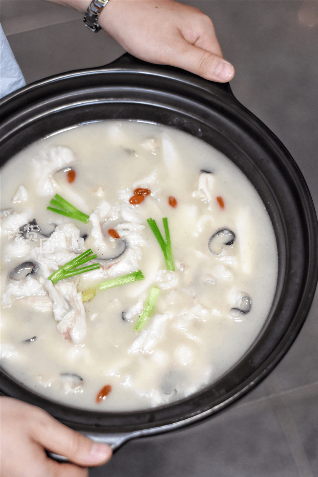 浓汤山药清汤鱼