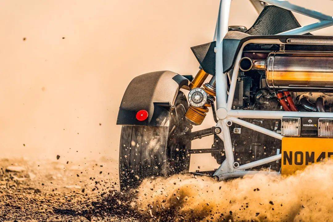 这台用钢管组成的车真的来自地球?| car reviews