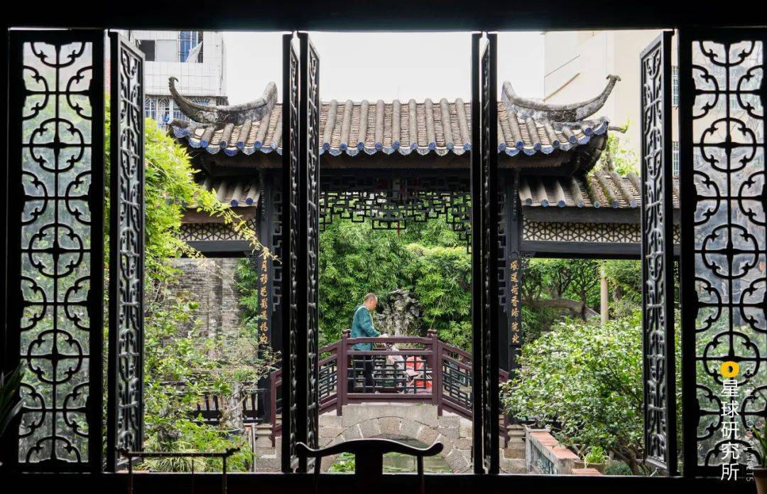 ▼(广州余荫山房为清代岭南园林的代表,亭台楼阁,山山水水尽纳于此