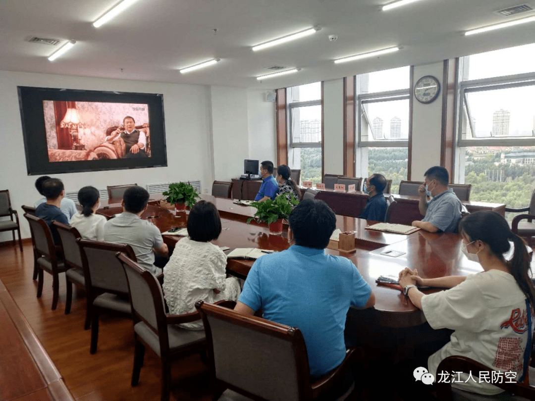 该片揭示了原依兰县委书记赵长满贪污腐败的坠落过程,身为党员干部