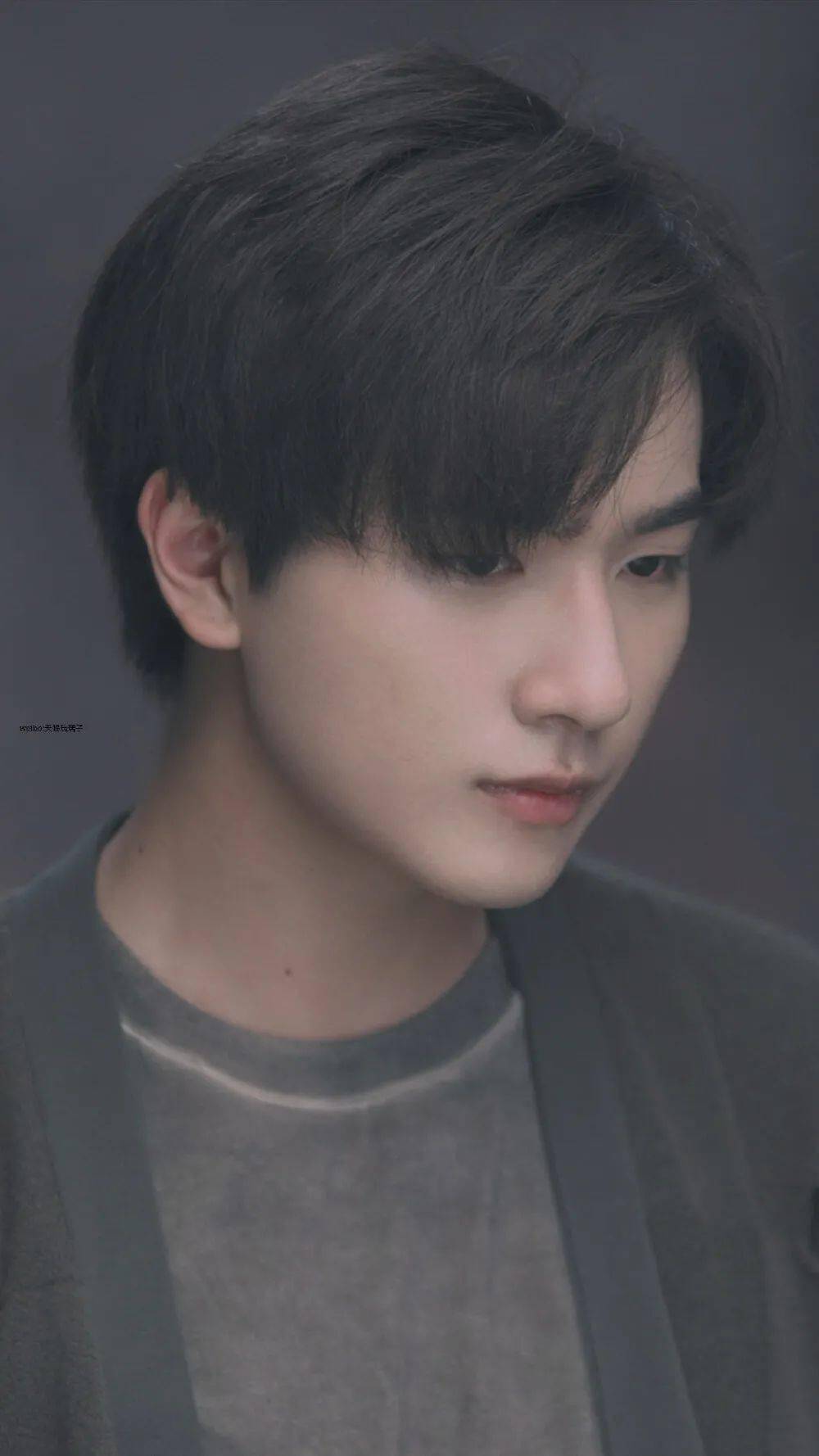 手机壁纸李宏毅