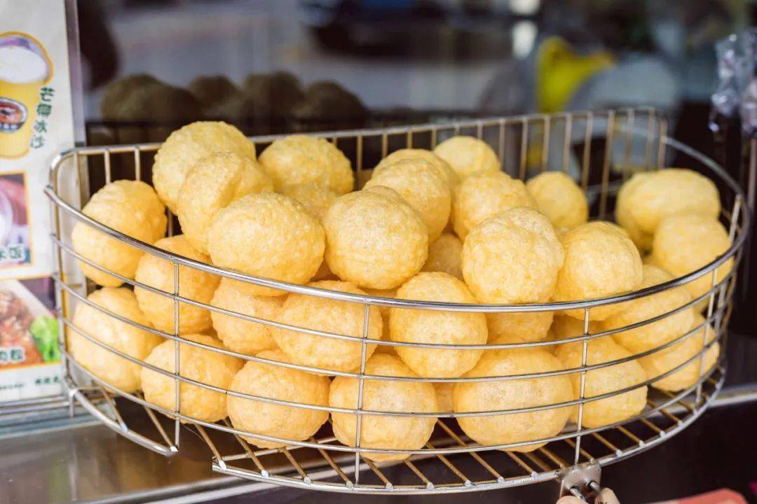 直到靠近看见一个个金黄球球.从店名,装修,毫无印度痕迹.