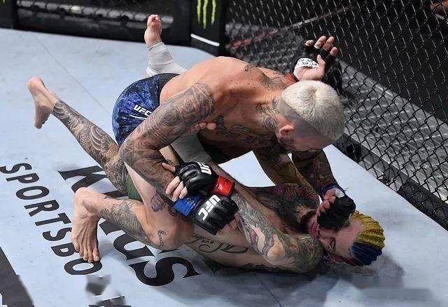 战报ufc252米欧奇vs科米尔