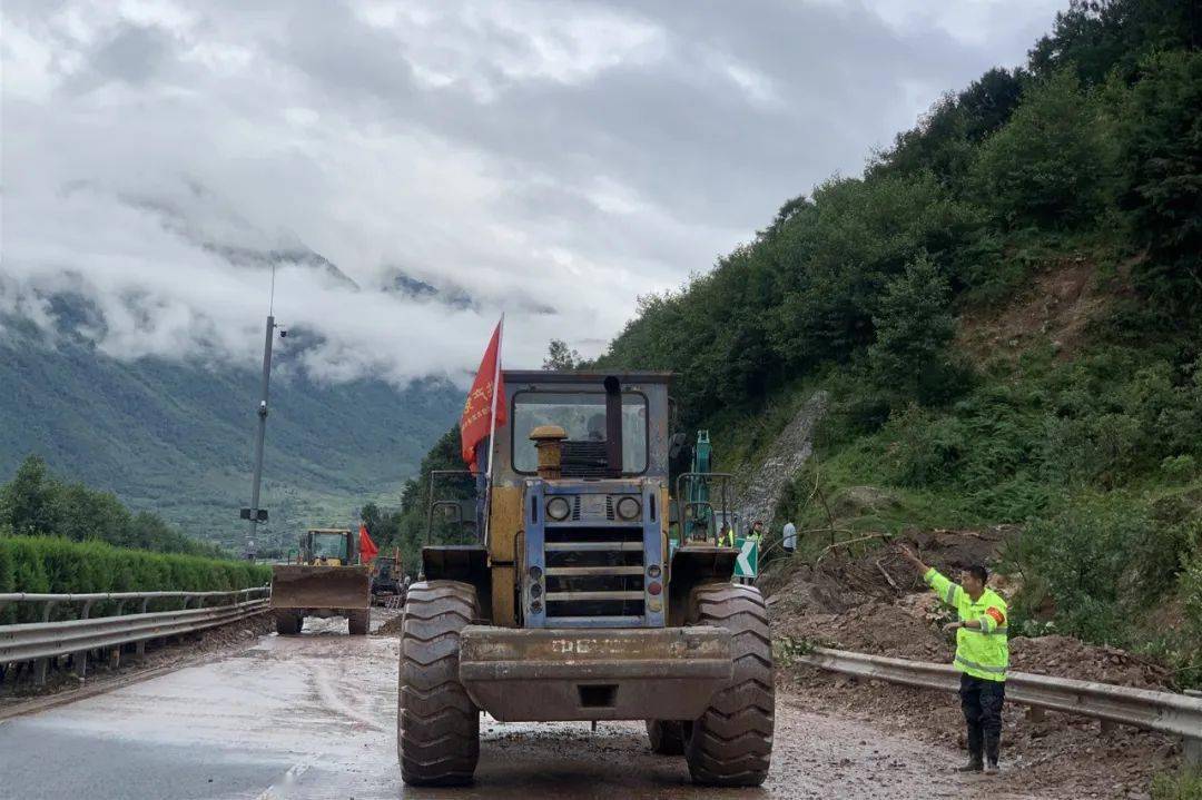 雅西高速公路菩萨岗段恢复通行