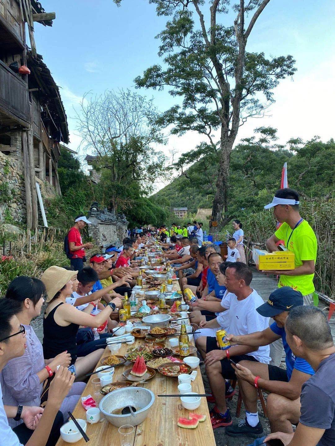 乡长滩村到终点台江县姊妹广场,沿途经过皆南兰,岩寨,板凳,排汪等村寨