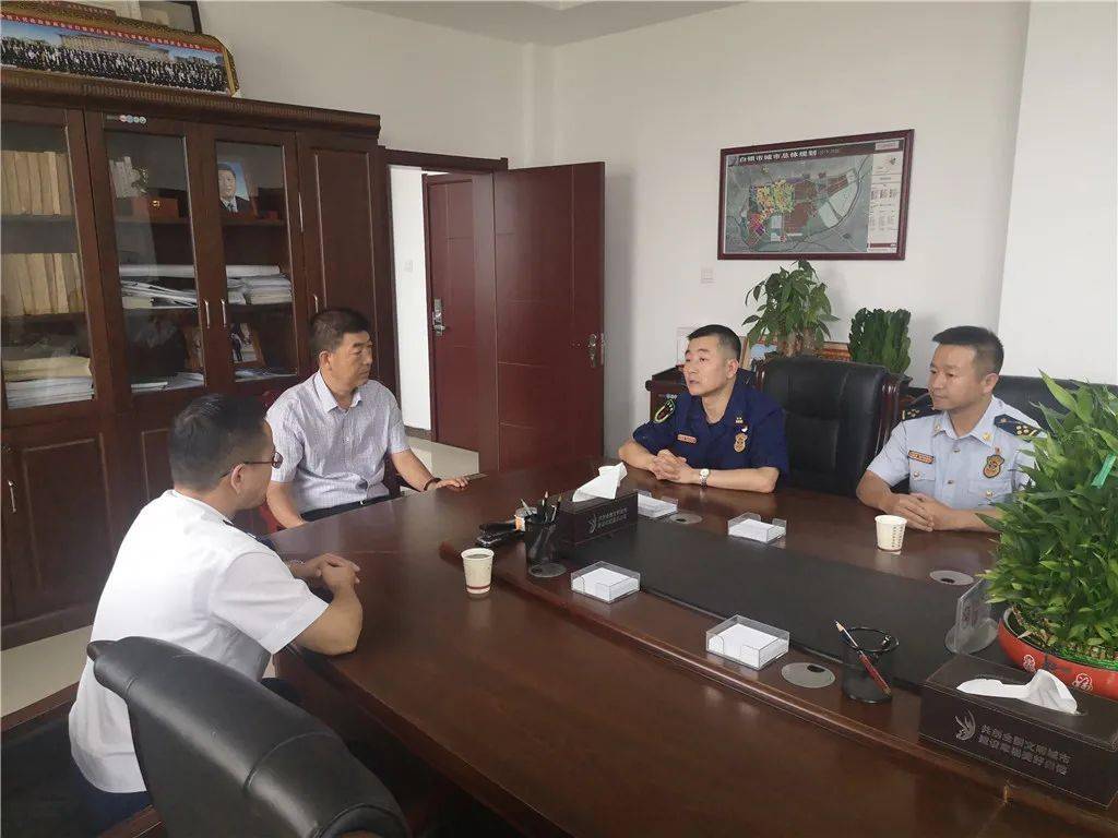 白银支队双主官与白银区委书记石福胜共商消防工作事宜