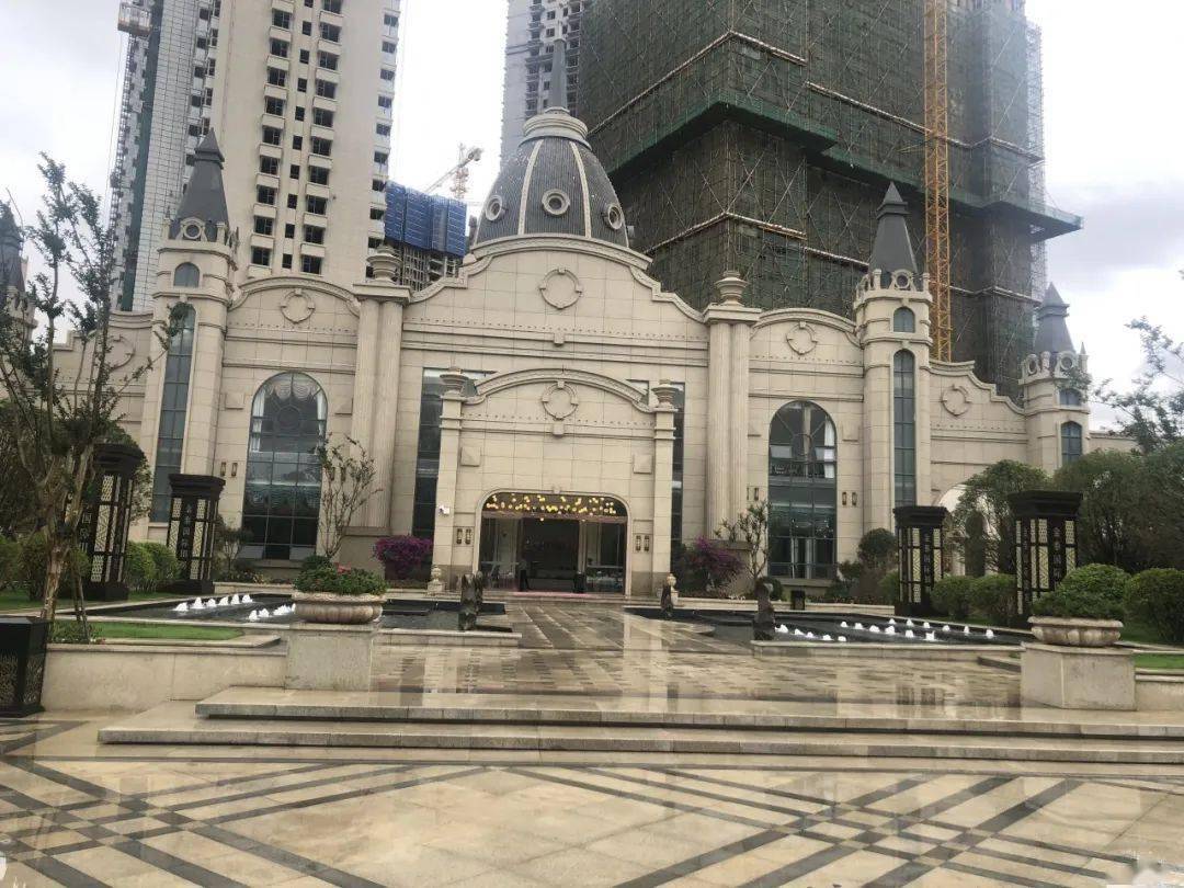 实拍图最后,多雨时节金泰国际三期·名门提醒各位小伙伴出门一定注意