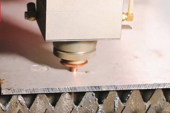 光纤激光切割机5mm铝板切割视频展示