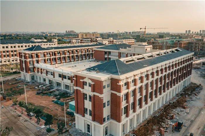 最新武鸣校区一期二阶段工程均已进入内部装修阶段