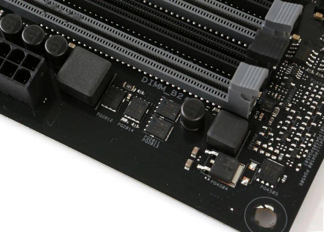 定位最低的AMD主板都支持DDR4 4000、高端SSD？A520芯片组首测_代锐龙