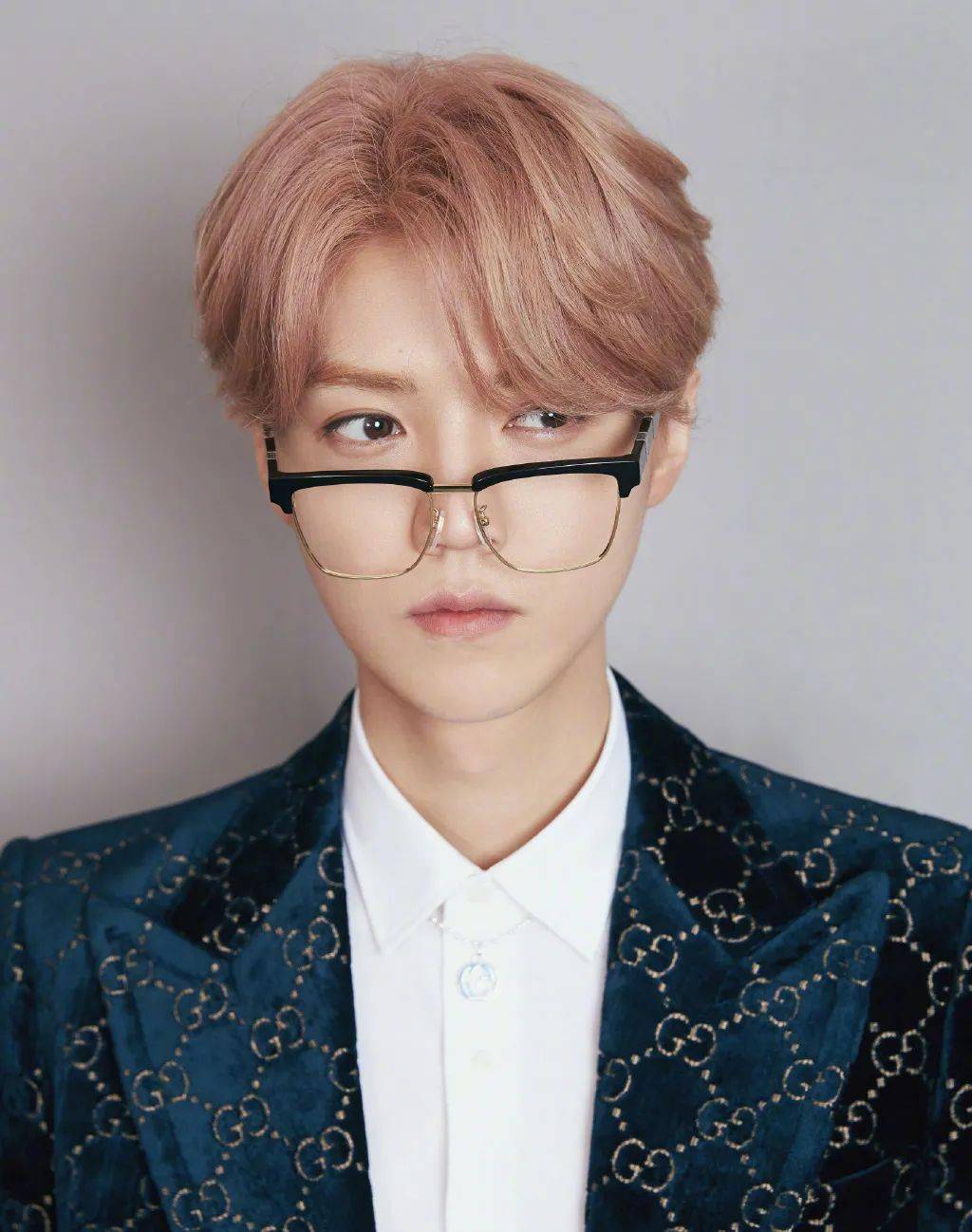 型男帅哥凹造型!男星"眼镜杀"心动挑战!_boran