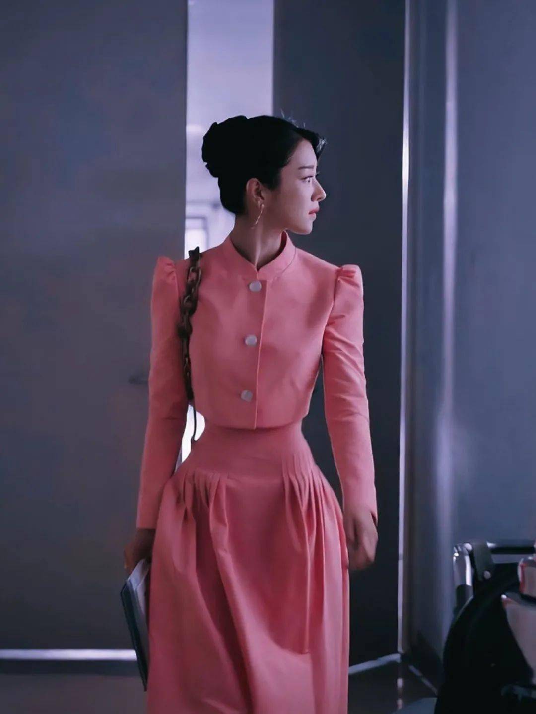 大热韩剧女主高文英精致复古风来袭泰星纷纷仿妆竟不输女主