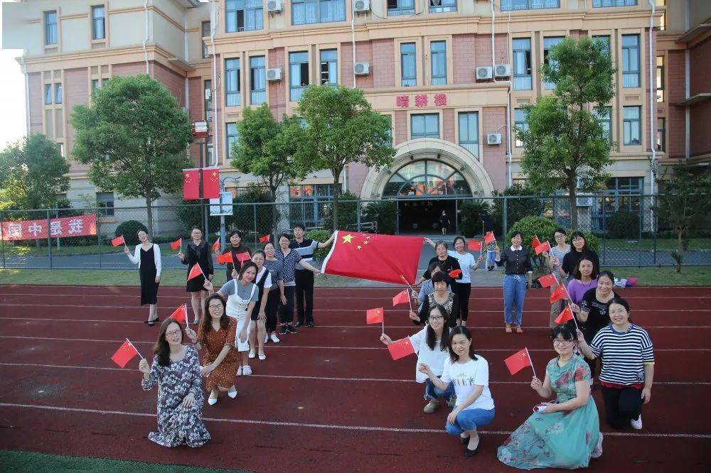 上海市崇明区裕安小学始建于1946年,是陈家镇地区最大的生态住宅小区