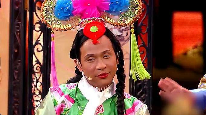 宋小宝带伤坚持上台自编自导反串甄嬛后传