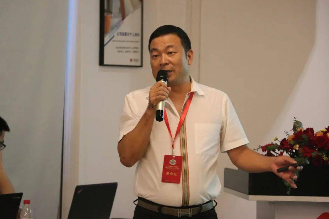 李龙才介绍麻城食材产业情况最后,在参会人员就商会建设和石材行业