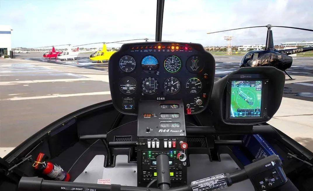 全球最畅销的直升机之一罗宾逊r44