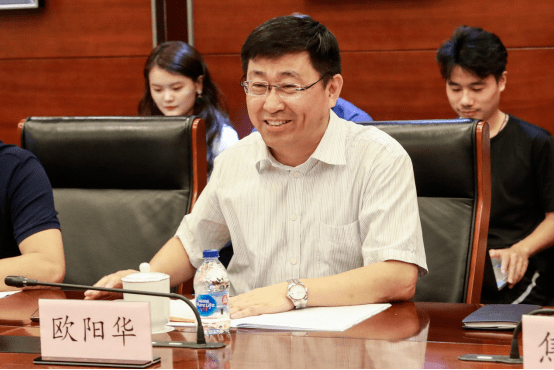 上海市大学生体育协会会长,市中学生体育协会名誉会长薛明扬会议邀请