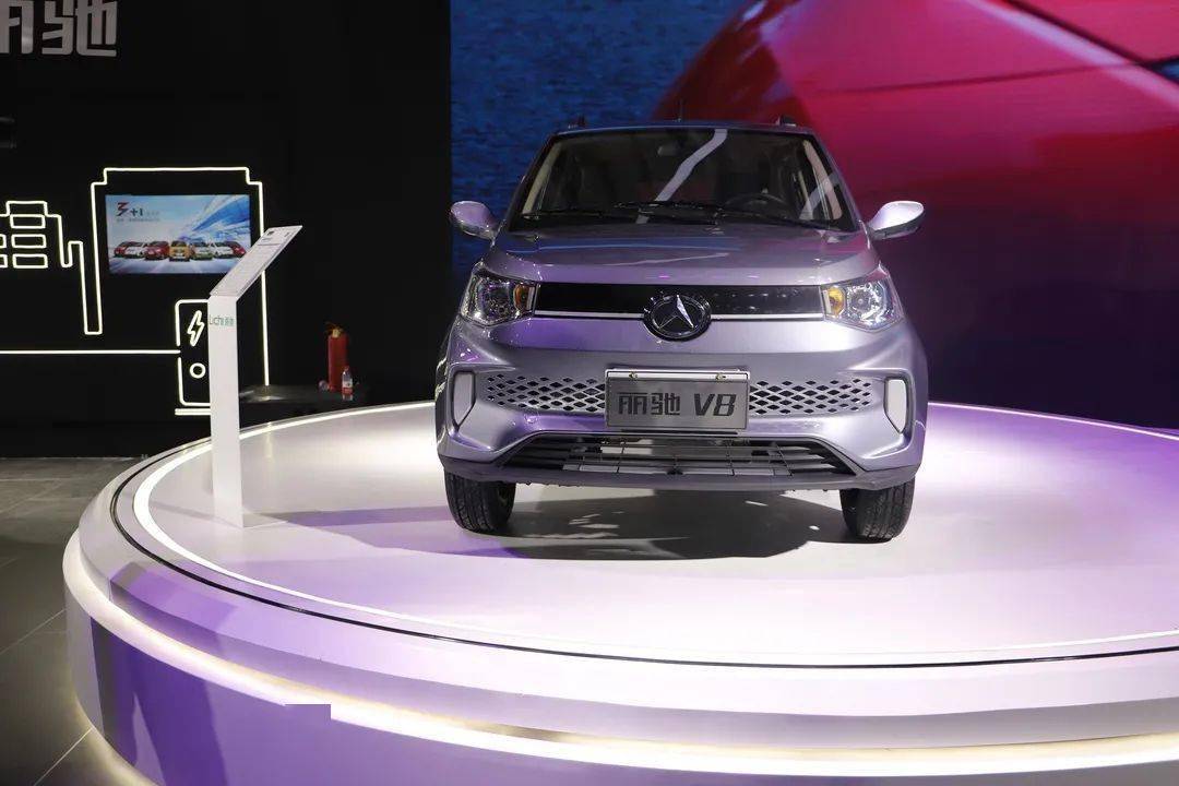 v3与v8新品的推出,符合丽驰汽车当下市场的定位,新车型v3与v8及畅销