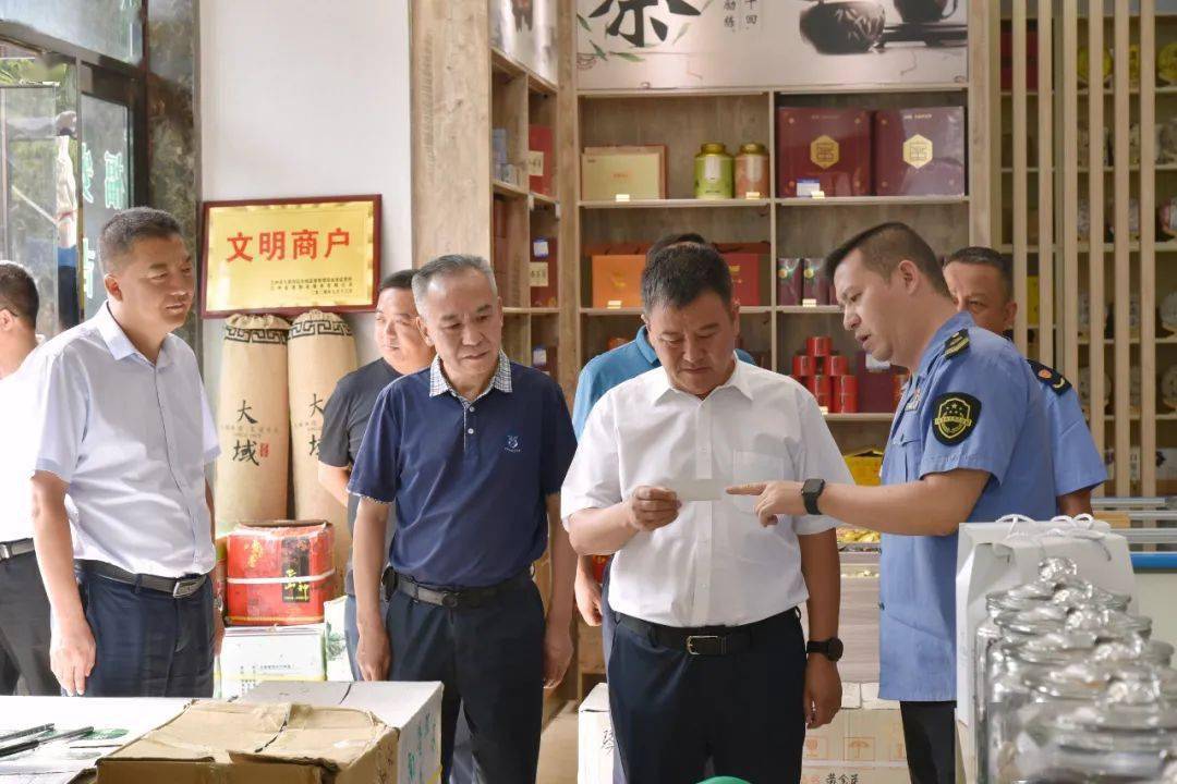 盯问题自查限时间整改七里河区委书记芮文刚带队督查辖区集贸市场创建