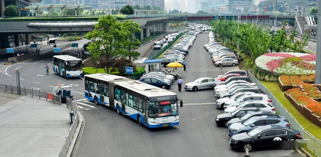 再見了童年乘公交大轉盤的快樂上海最後一批柴油巨龍車今天退役