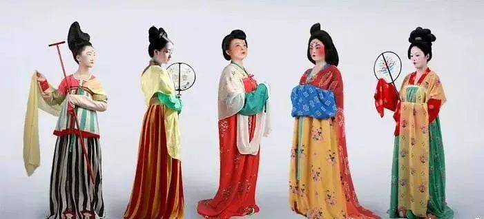 在服饰制度上,也恢复了汉族旧有传统,三令五申禁止百姓穿胡人服饰