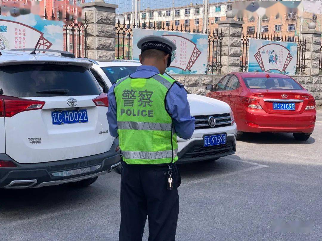 创城曝光台违停整治海城人停车别再任性了