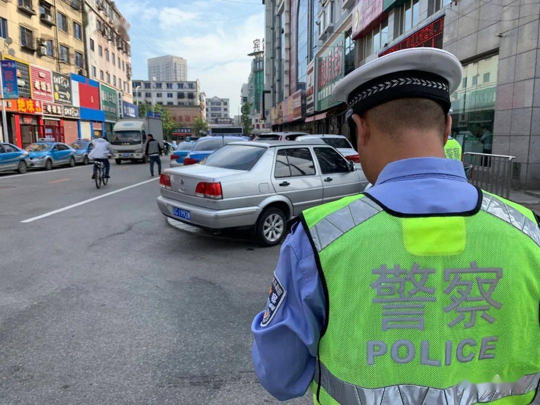 创城曝光台违停整治海城人停车别再任性了