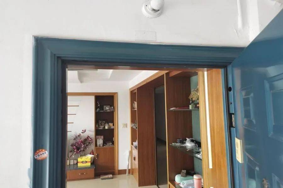 97万华士镇环南路153号502室住宅房地产含装潢及汽车库第一次拍卖