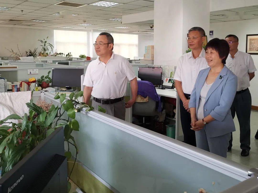 周廉芬在京拜访人民政协报社