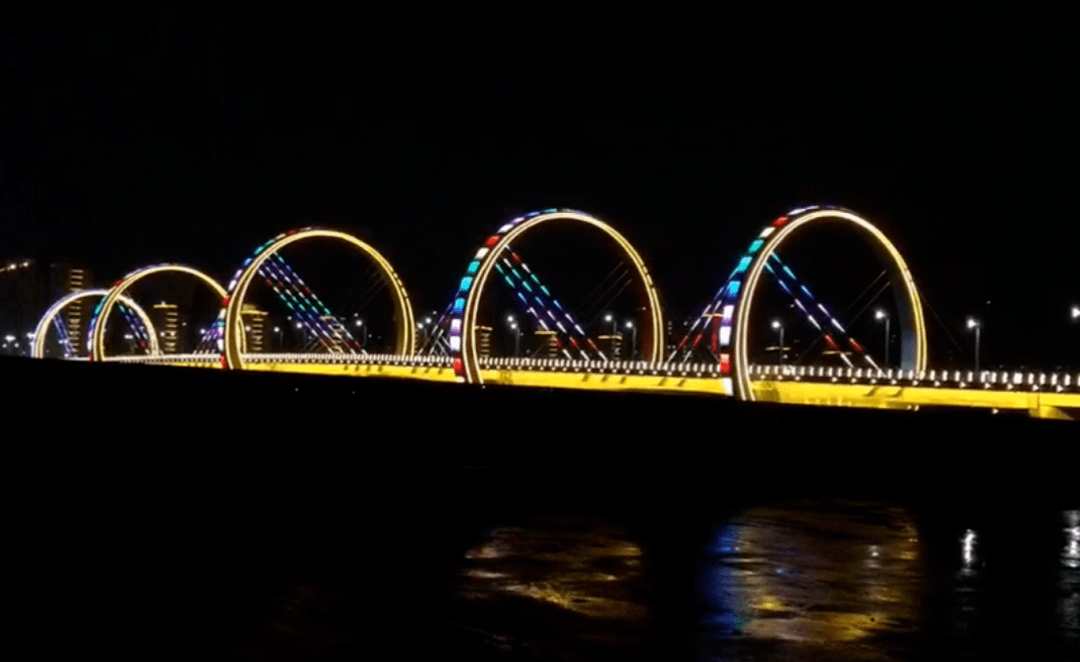 沂水新沂河大桥彩虹灯亮起!看现场~_手机搜狐网
