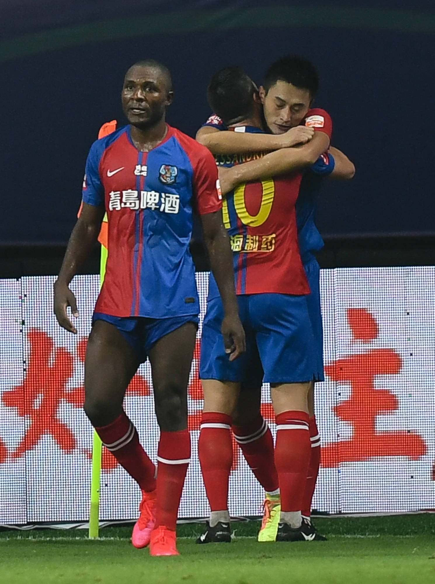 足球中超青岛黄海青港不敌河北华夏幸福