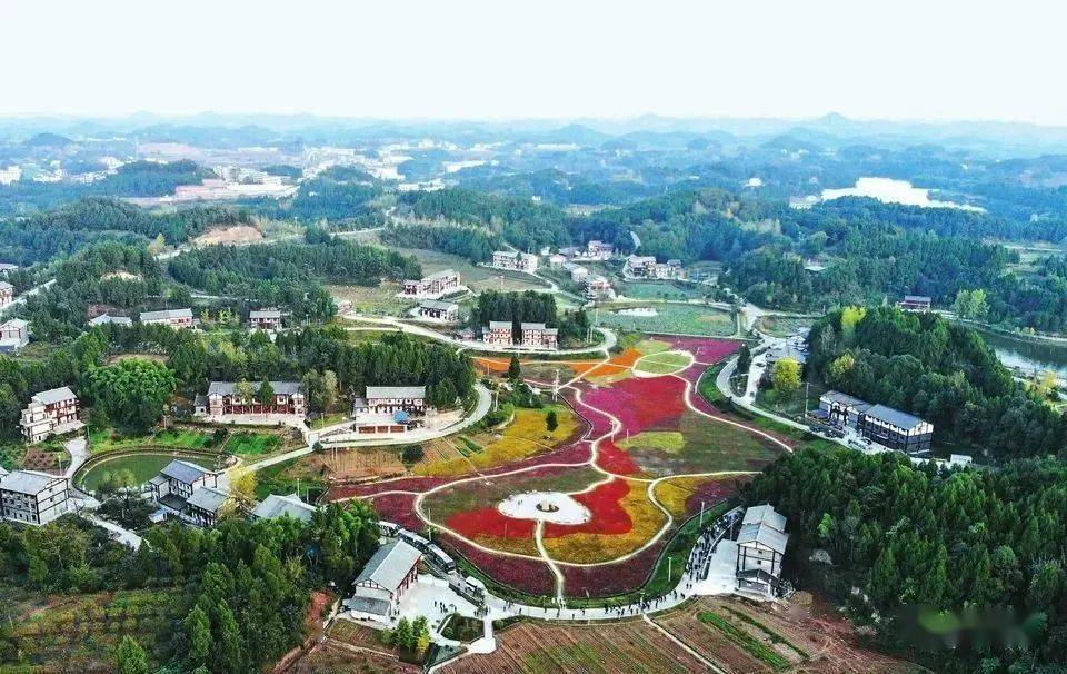 在现今四川省南充市南部县大桥镇有一个著名的景区,有读书岩,状元洞