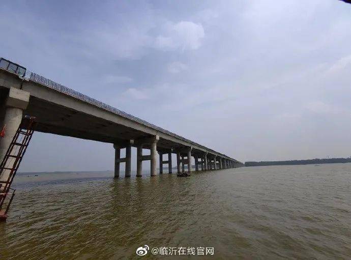 又一座沂河大桥架设完成!岚罗高速预计年底通车!