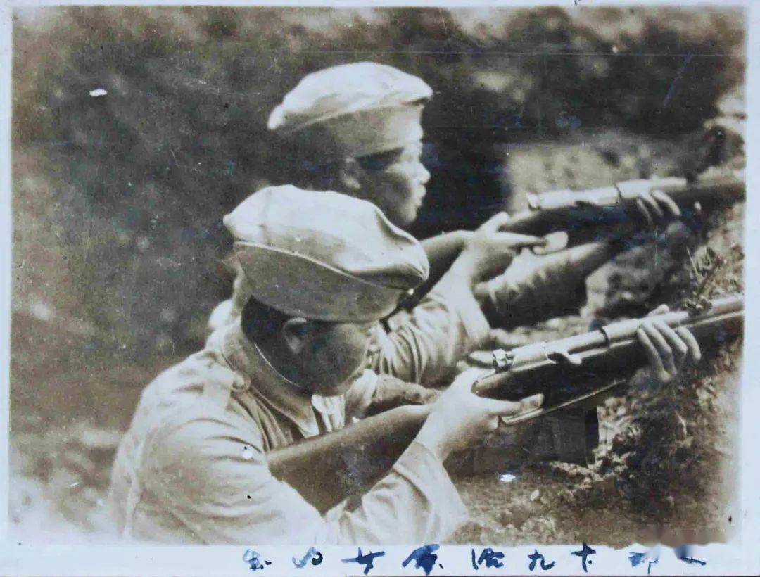 12张抗战时期女兵老照片,战争没有性别,子弹不分男女!