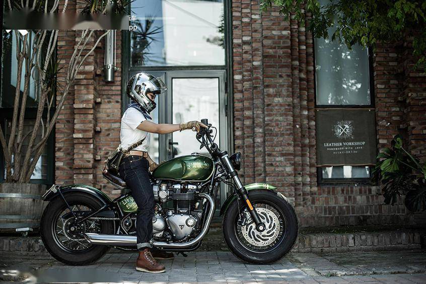 不务正业的女教师纯手工改造凯旋bobber1