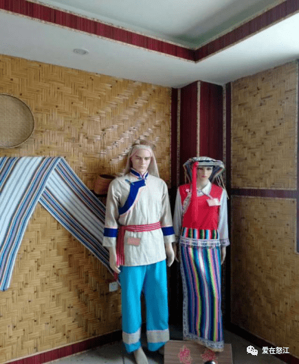 怒族男女传统服饰现在怒族服饰是怒族自古至今从未消失的文化链接,不