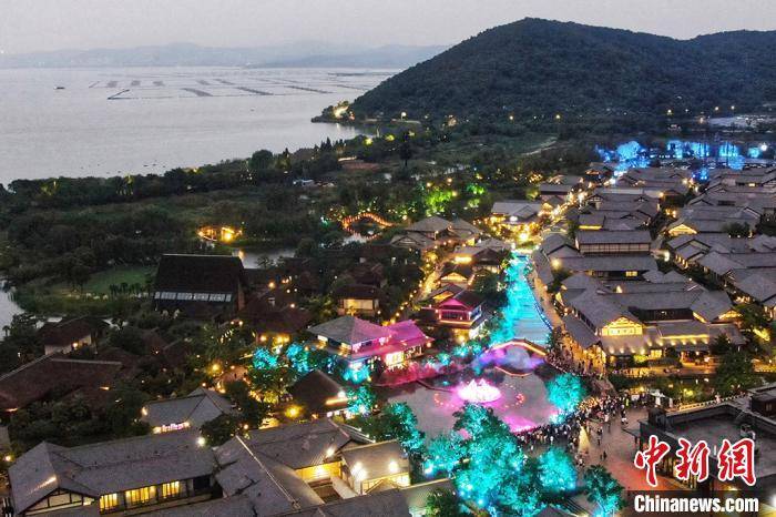 航拍无锡灵山小镇拈花湾华灯初上