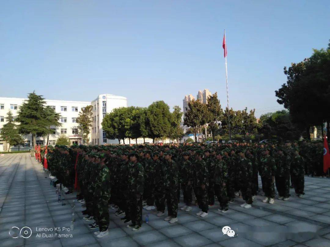飒爽英姿铸军魂拼搏汗水献青春邓州市六高中举行2020级新生军训结训