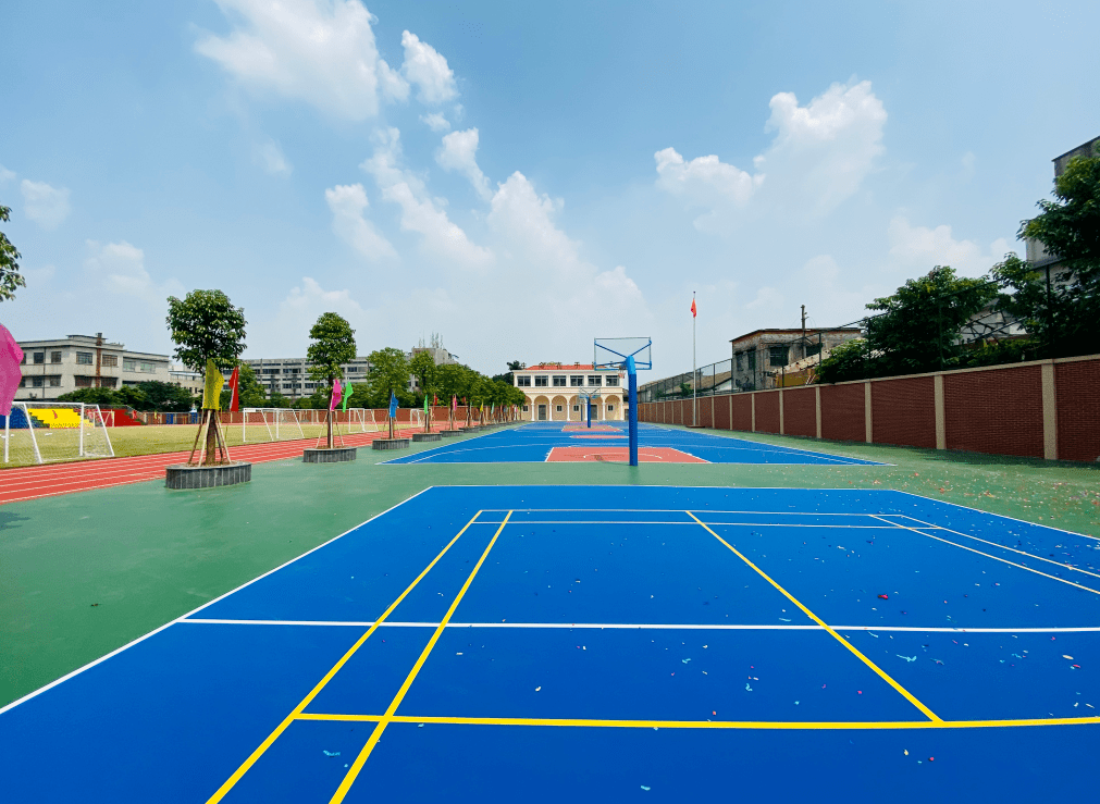 大变身足球场环形跑道桂江二小变得这么美