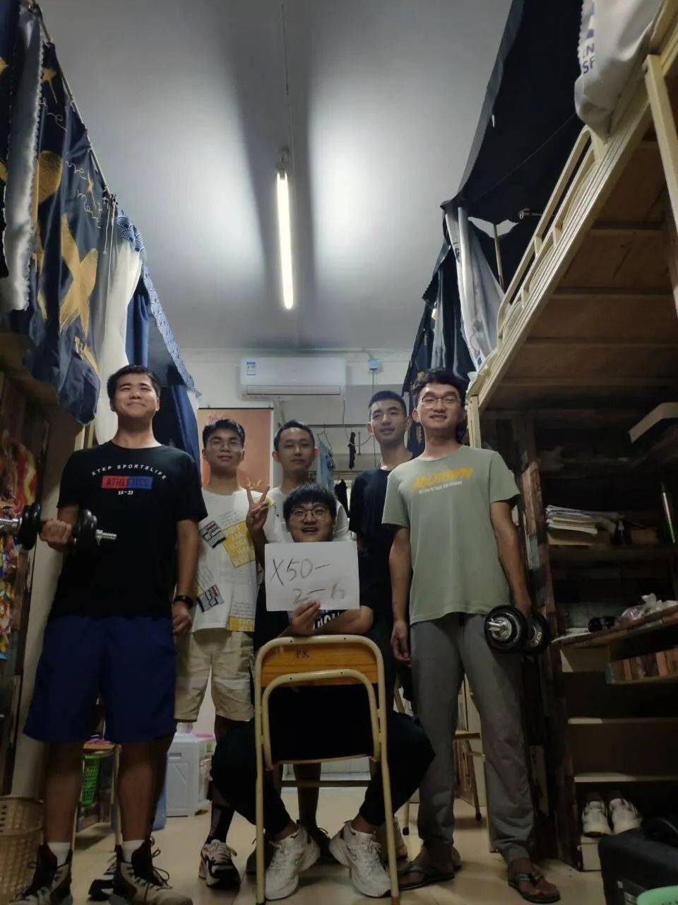 还应该进行自我管理寝室内部制定相关规则(大家可以把电子版发给小景