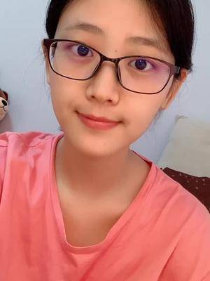 原谅我放荡不羁爱自由 素颜睡衣请轻喷～笔格糖糖