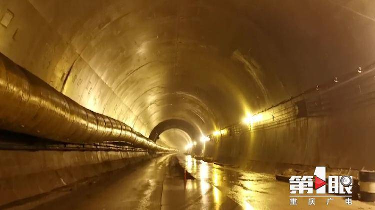 郑万高铁重庆段巫山桂花坪隧道顺利贯通