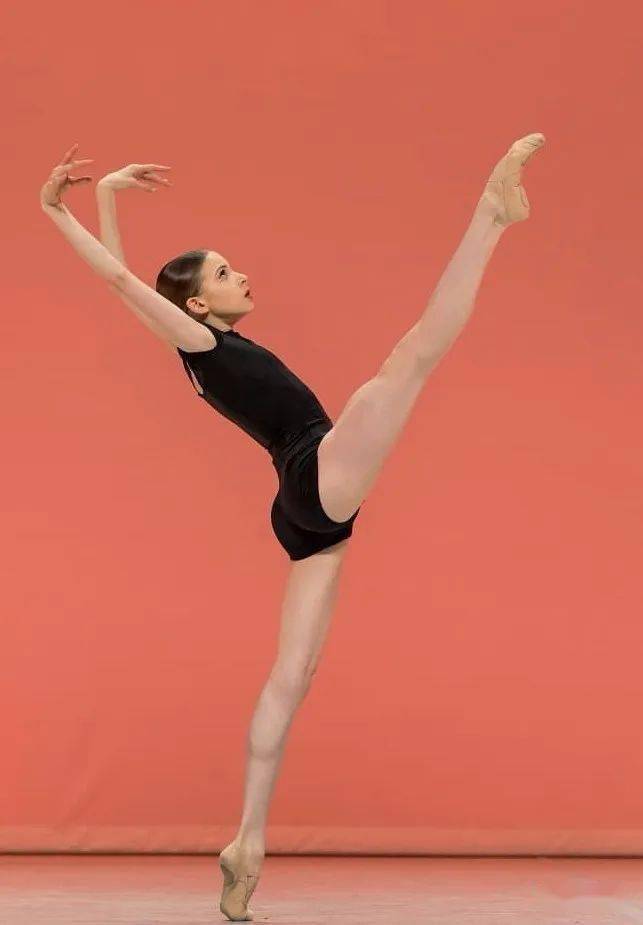 一直说九头身是舞蹈人最标准的身材那么来看史上标准的芭蕾身材