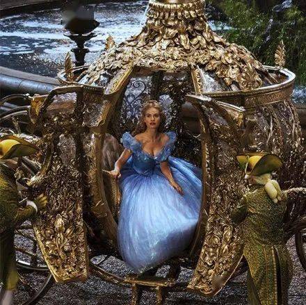 灰姑娘有南瓜马车水晶鞋可她还没有拍过照